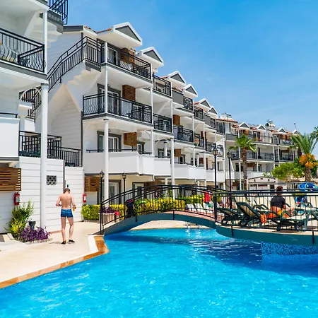 Joker Hill Aparthotel 3*